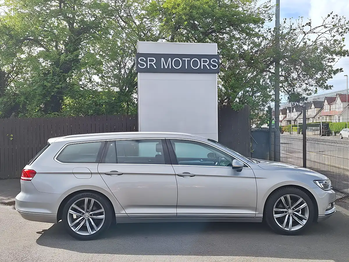 Used 2015 Volkswagen Passat Se Silver - Interior and Exterior details 6