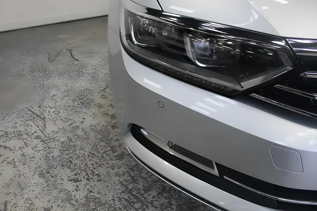 Used 2015 Volkswagen Passat Se Silver - Interior and Exterior details 11
