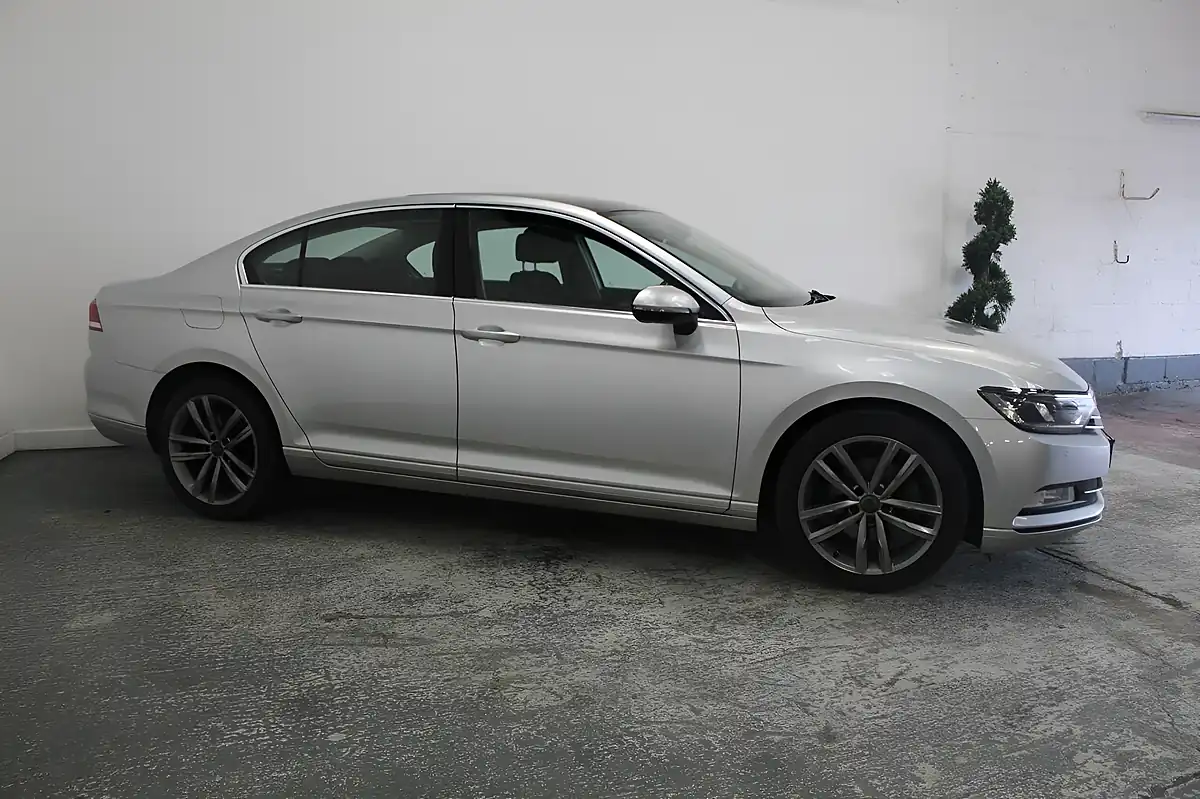 Used 2015 Volkswagen Passat Se Silver - Interior and Exterior details 3