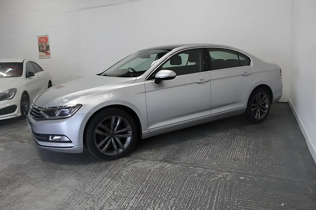 Used 2015 Volkswagen Passat Se Silver - Interior and Exterior details 4