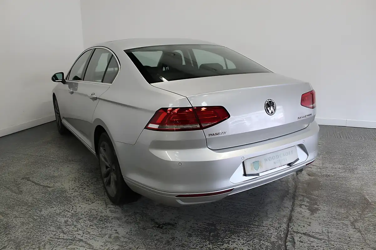 Used 2015 Volkswagen Passat Se Silver - Interior and Exterior details 5