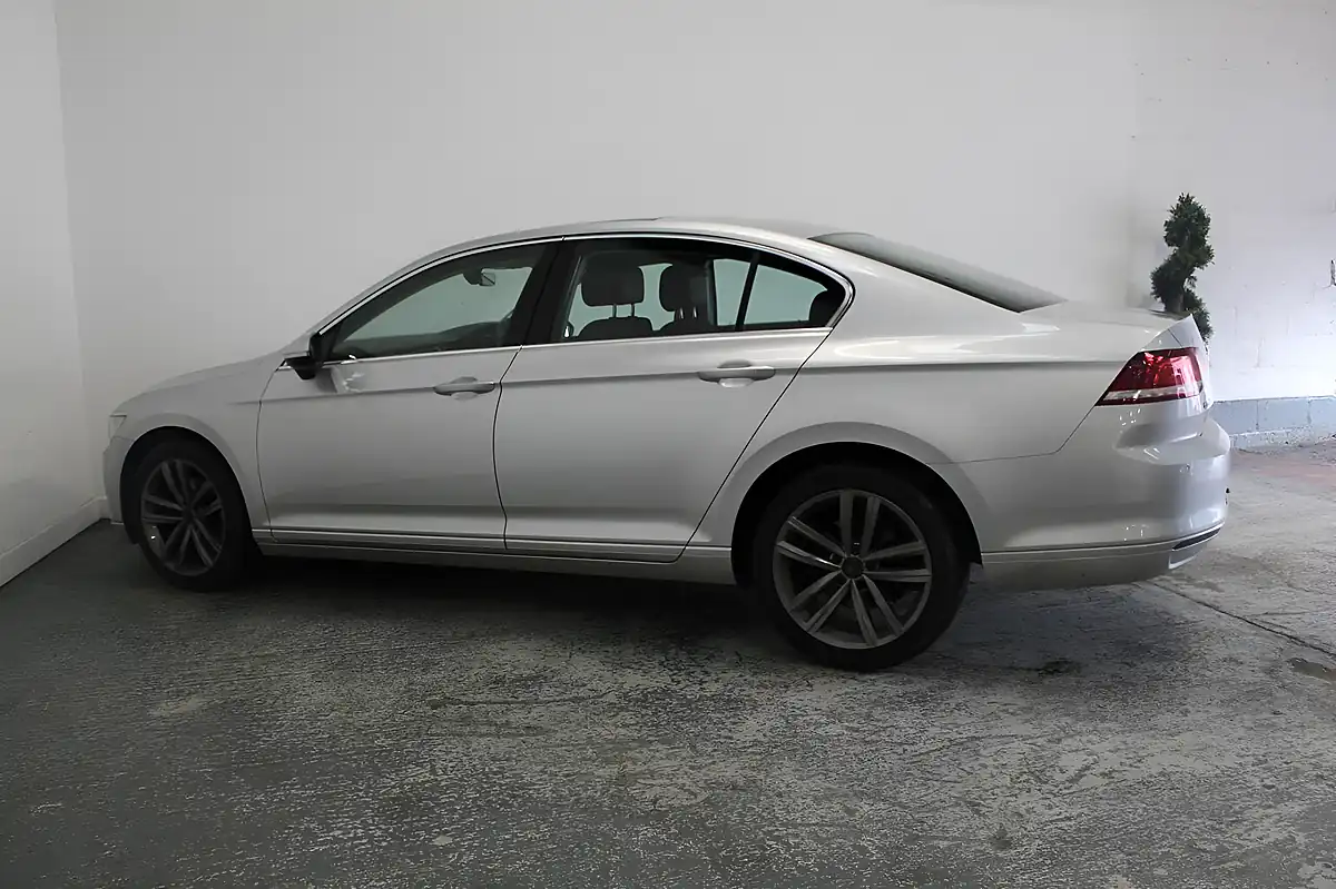 Used 2015 Volkswagen Passat Se Silver - Interior and Exterior details 7