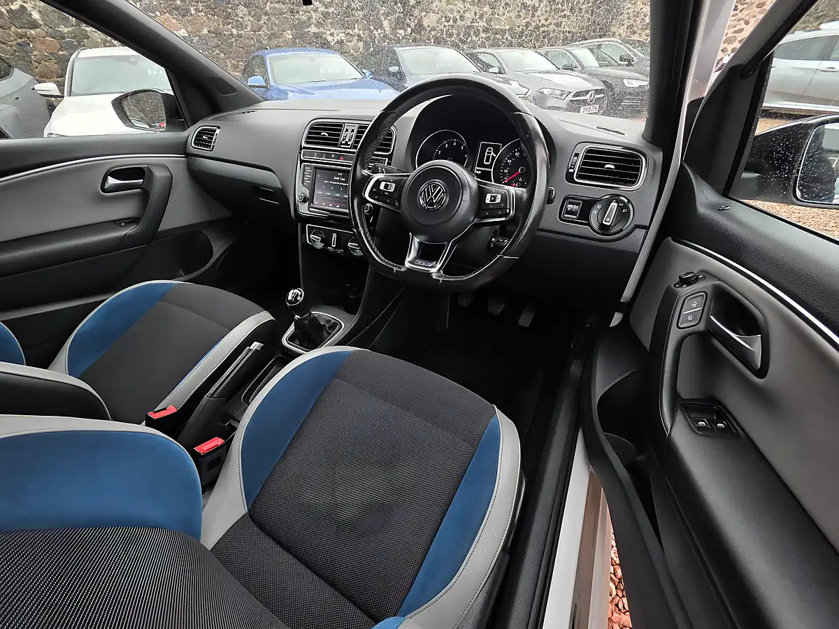 Used 2015 Volkswagen Polo Bluemotion Tech Bluegt White - Interior and Exterior details 7