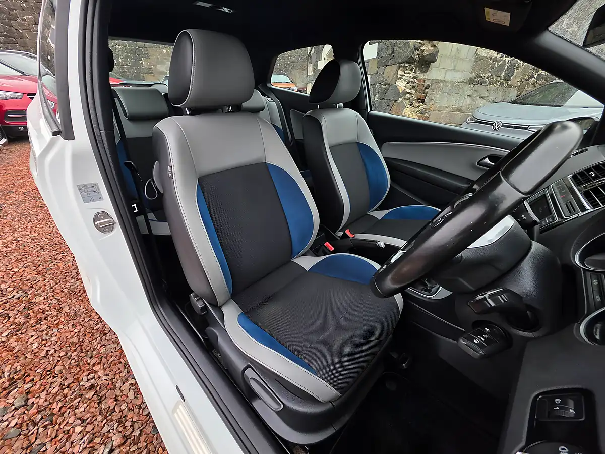 Used 2015 Volkswagen Polo Bluemotion Tech Bluegt White - Interior and Exterior details 8