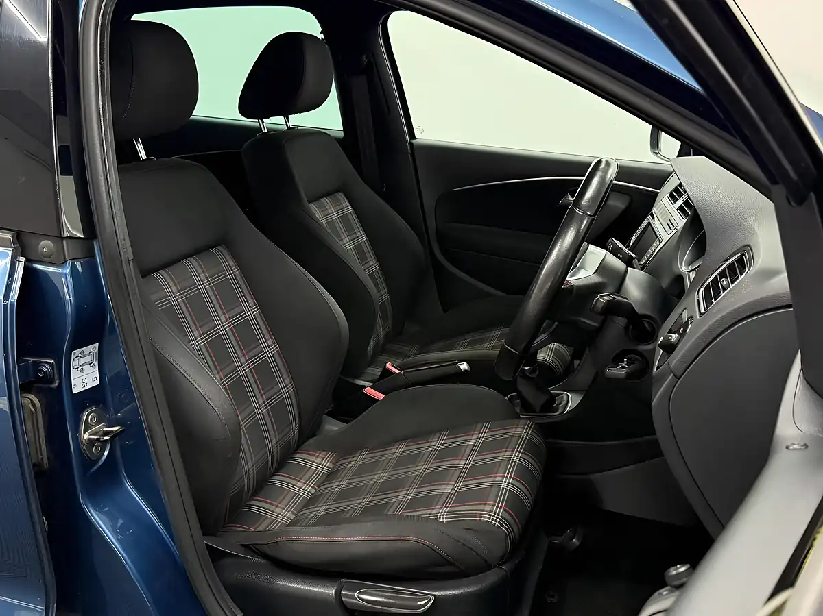Used 2015 Volkswagen Polo Bluemotion Tech GTI Blue - Interior and Exterior details 13