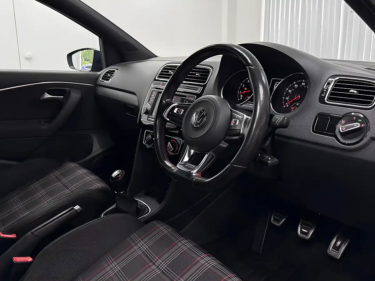 Used 2015 Volkswagen Polo Bluemotion Tech GTI Blue - Interior and Exterior details 14
