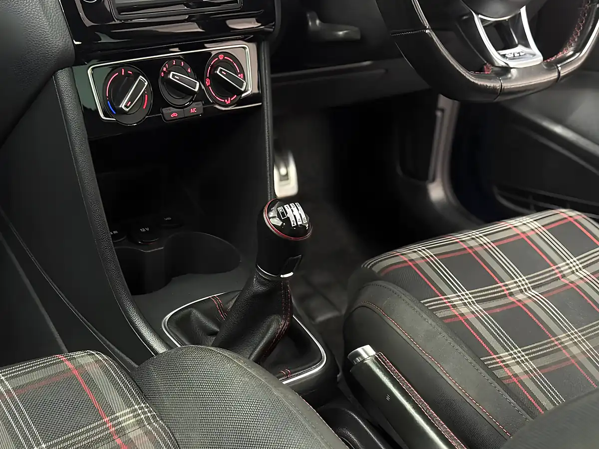 Used 2015 Volkswagen Polo Bluemotion Tech GTI Blue - Interior and Exterior details 17
