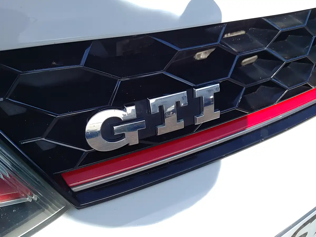 Used 2015 Volkswagen Polo Bluemotion Tech GTI White - Interior and Exterior details 10
