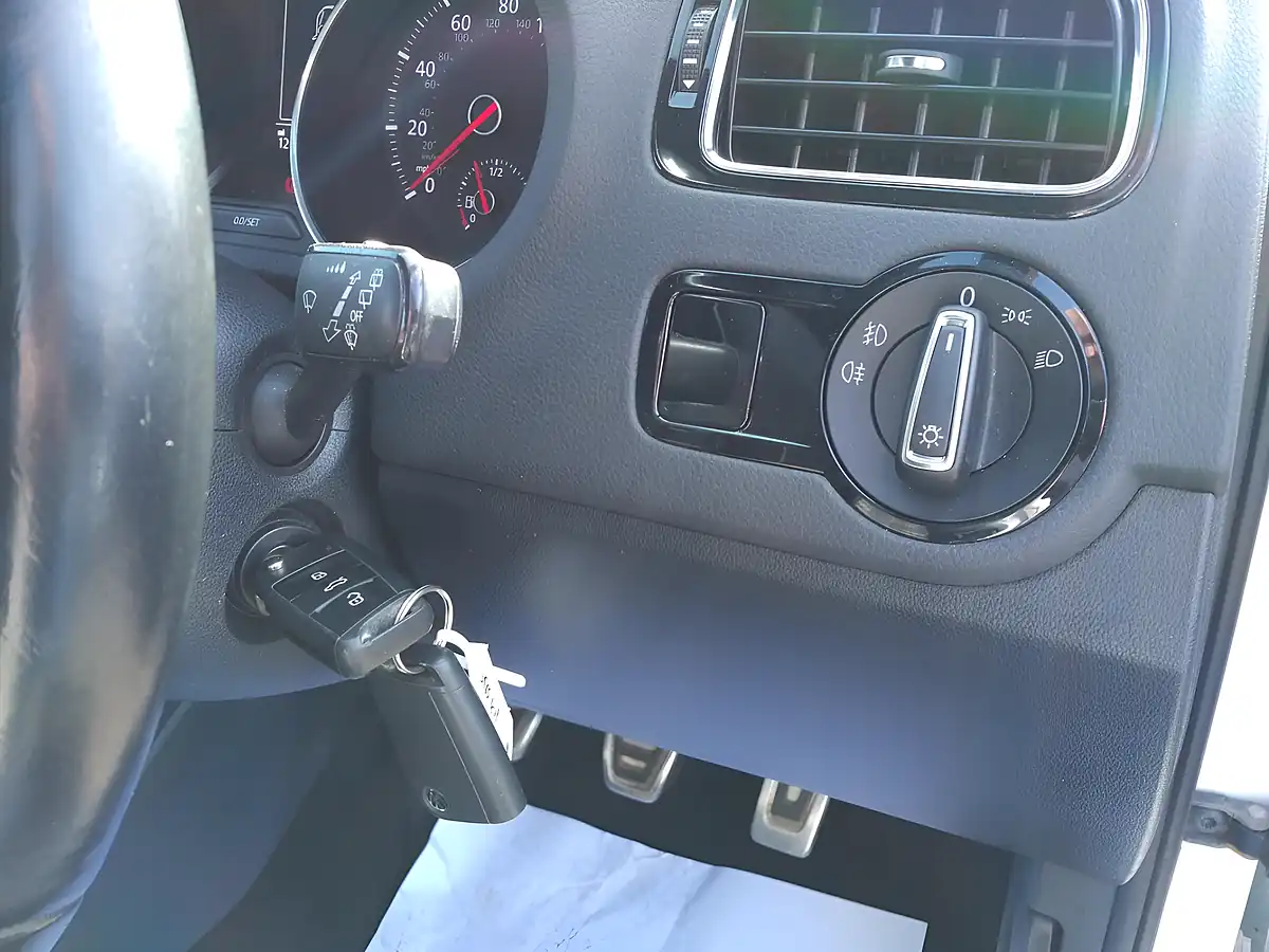 Used 2015 Volkswagen Polo Bluemotion Tech GTI White - Interior and Exterior details 15
