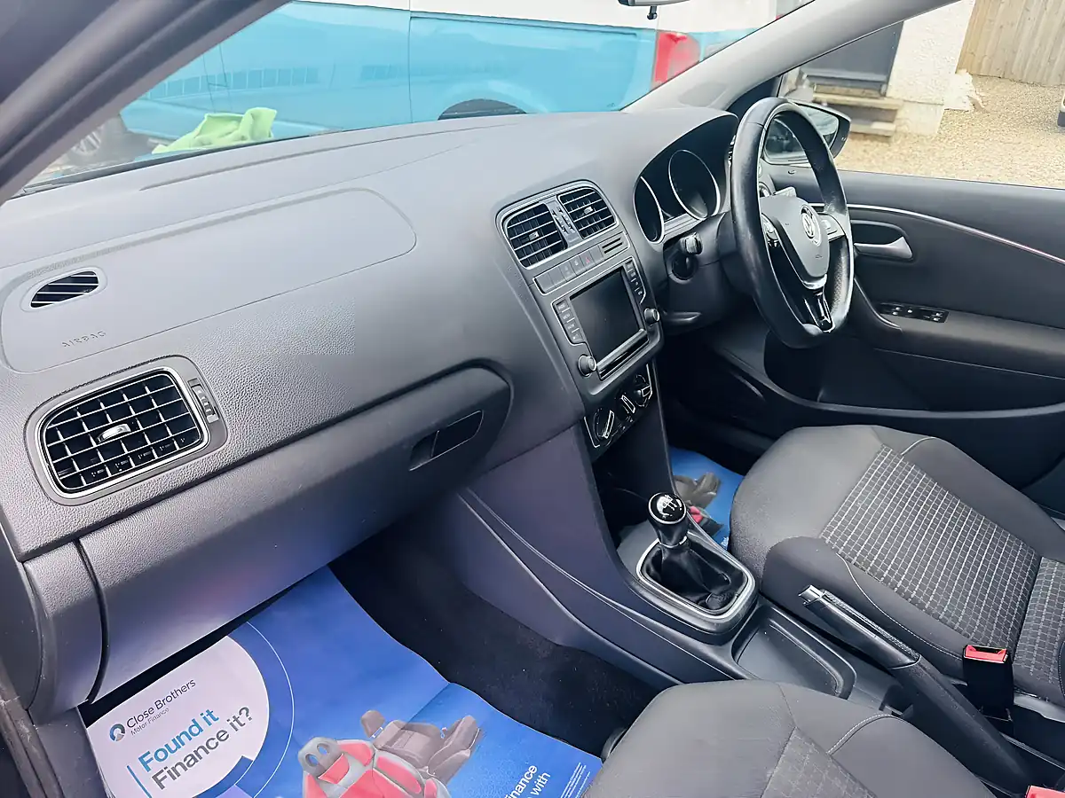 Used 2015 Volkswagen Polo Bluemotion Tech Se Black - Interior and Exterior details 6