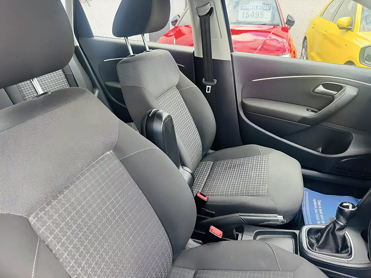 Used 2015 Volkswagen Polo Bluemotion Tech Se Black - Interior and Exterior details 7