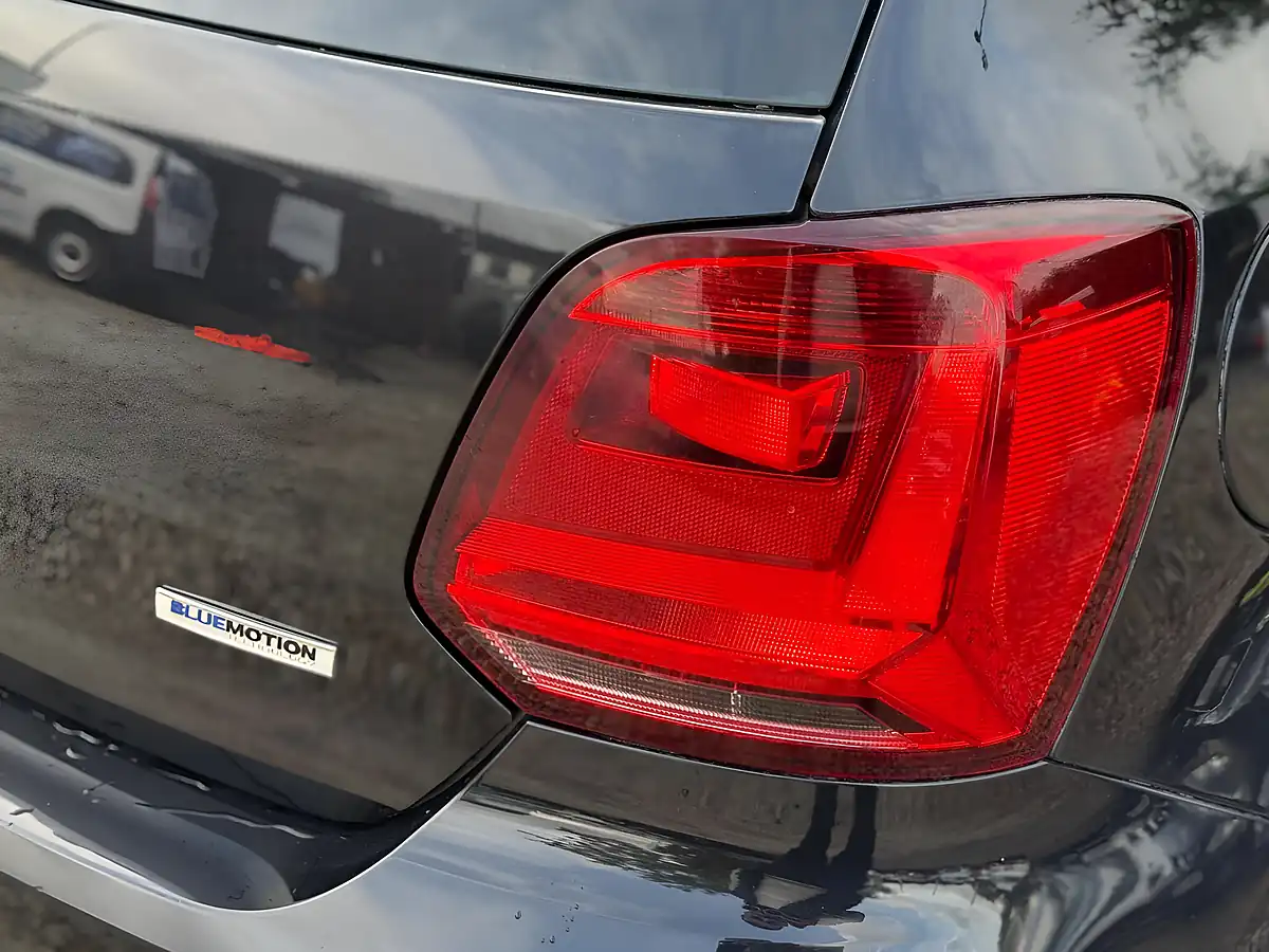 Used 2015 Volkswagen Polo Bluemotion Tech Se Black - Interior and Exterior details 18