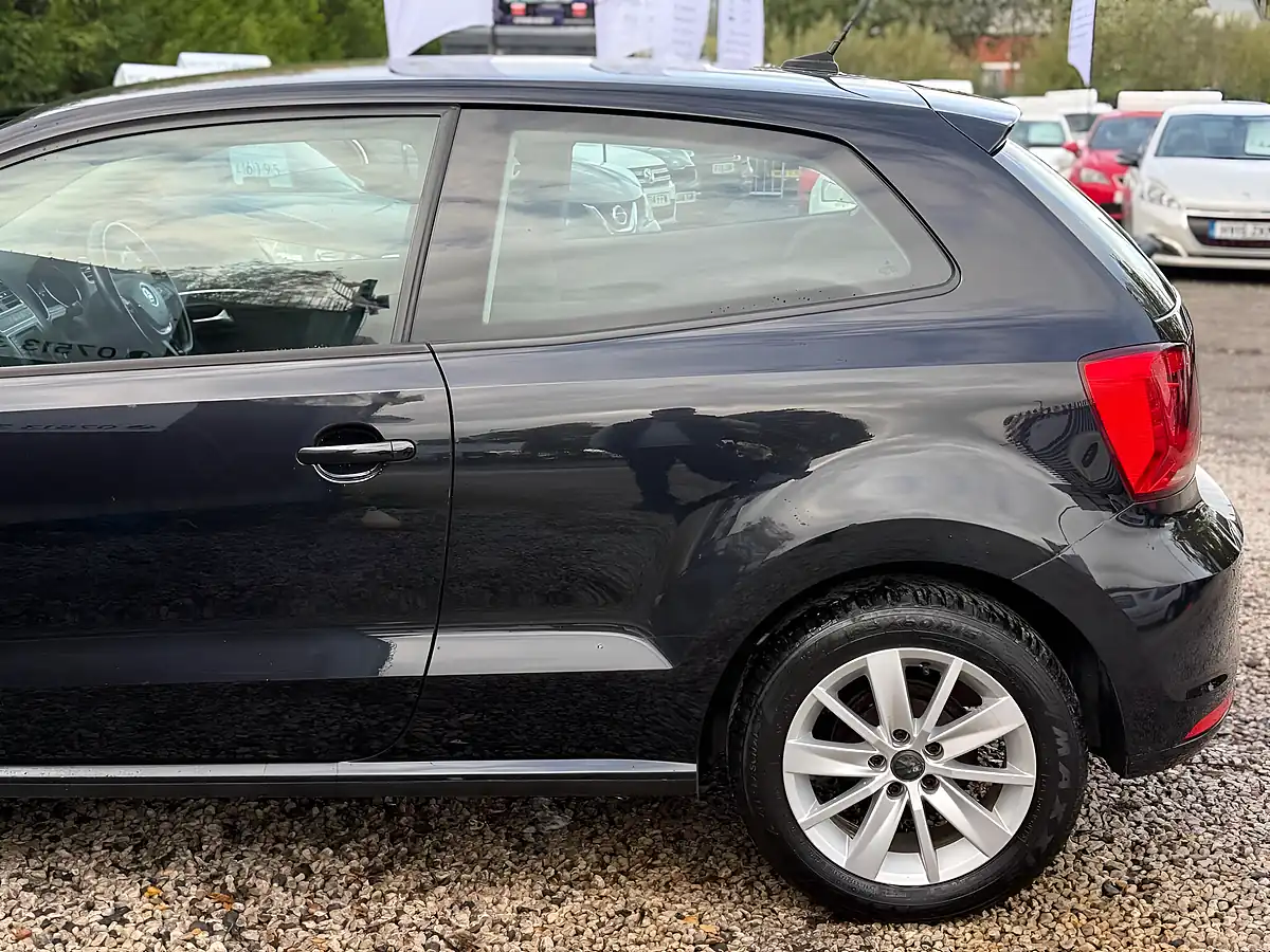 Used 2015 Volkswagen Polo Bluemotion Tech Se Black - Interior and Exterior details 7