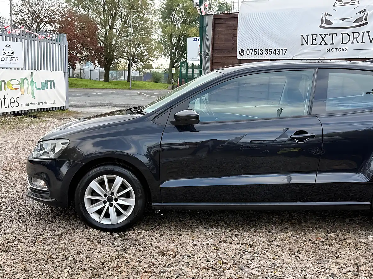 Used 2015 Volkswagen Polo Bluemotion Tech Se Black - Interior and Exterior details 8