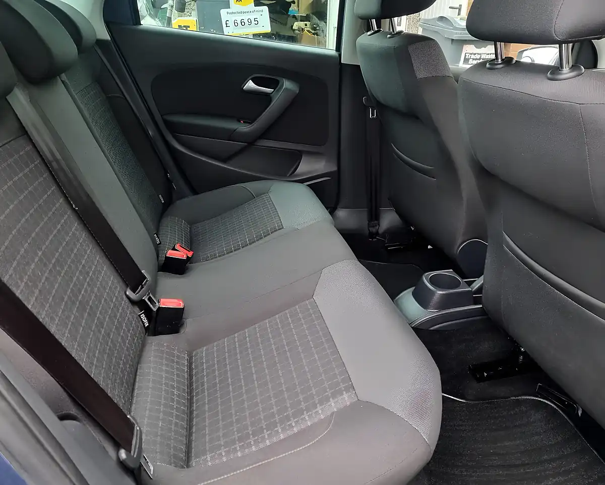 Used 2015 Volkswagen Polo Bluemotion Tech Se Blue - Interior and Exterior details 11