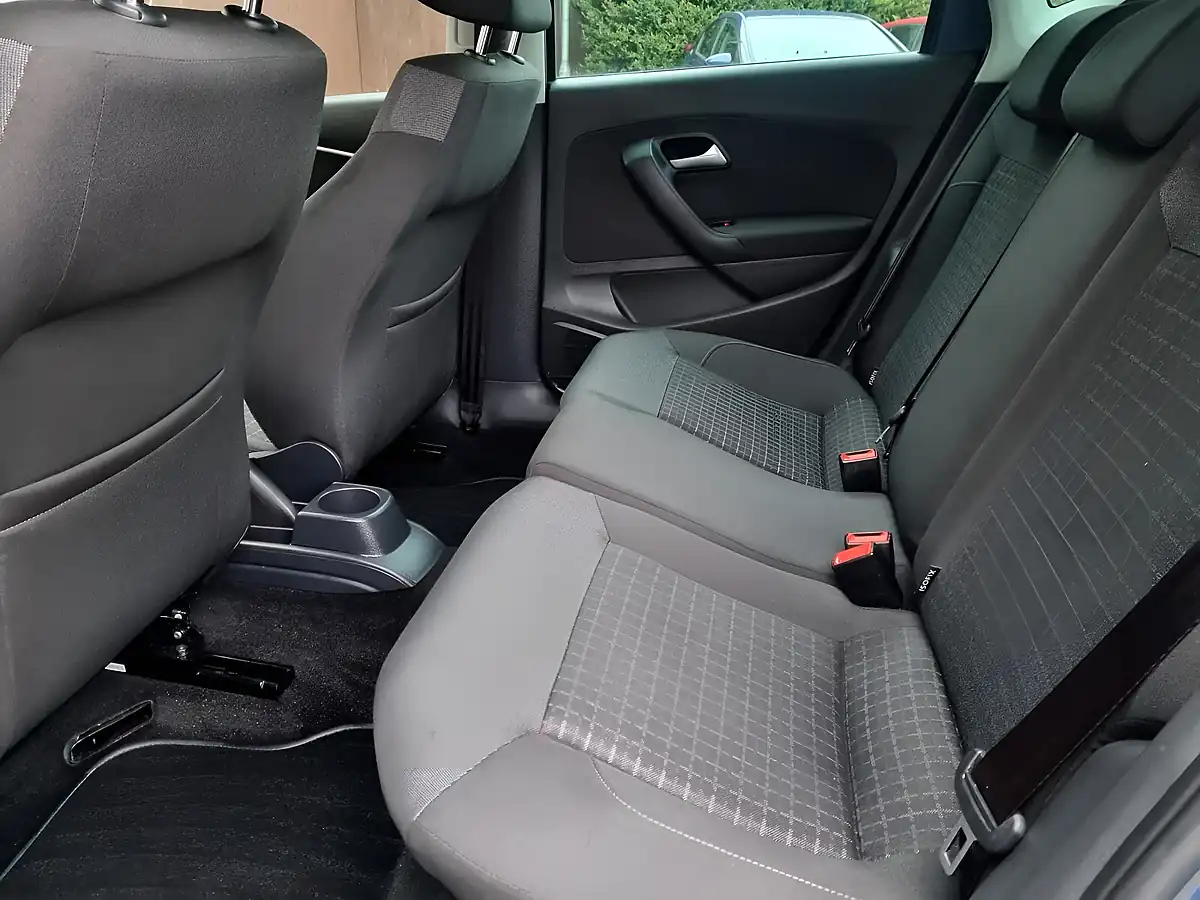 Used 2015 Volkswagen Polo Bluemotion Tech Se Blue - Interior and Exterior details 12