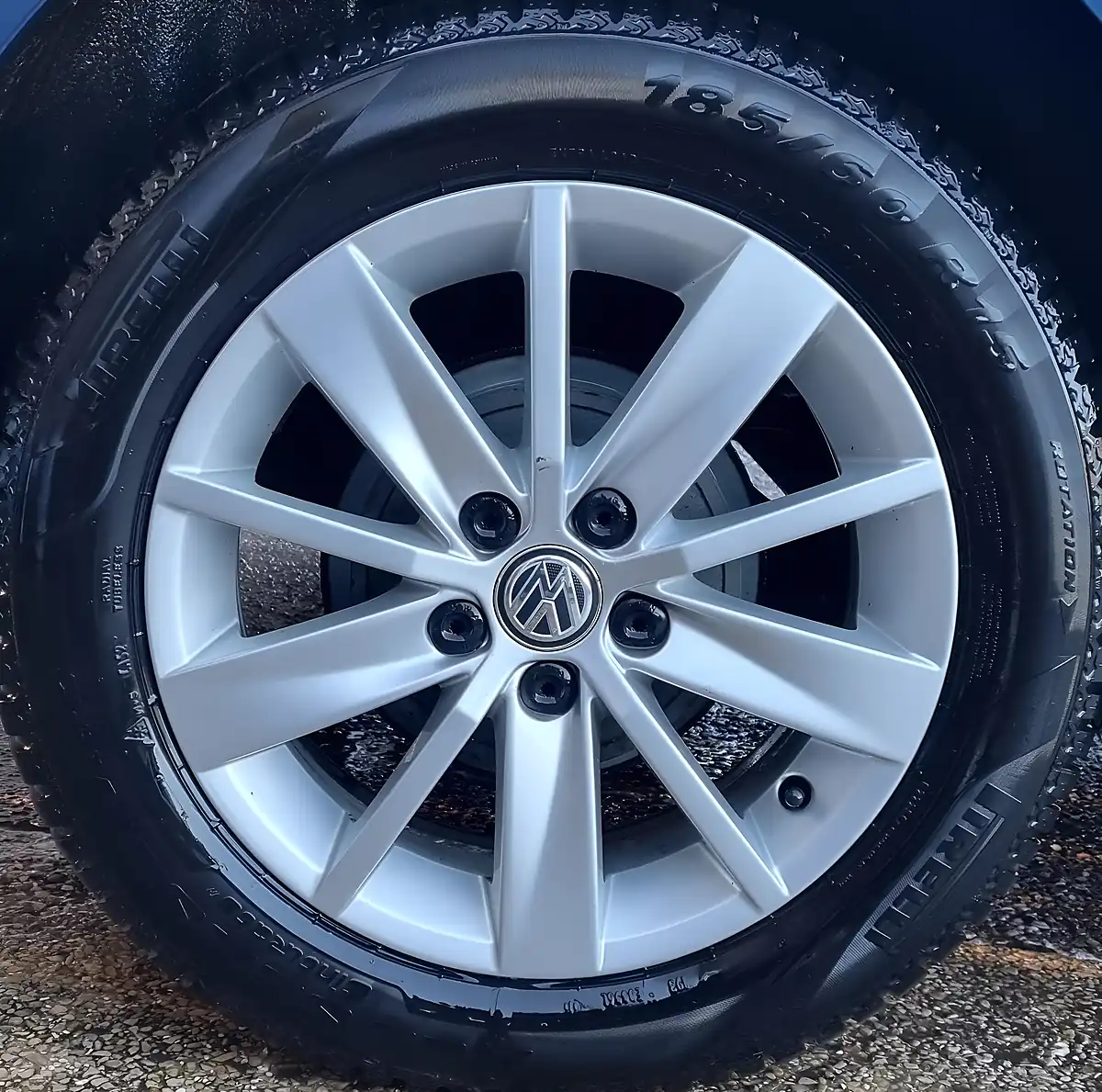 Used 2015 Volkswagen Polo Bluemotion Tech Se Blue - Interior and Exterior details 14