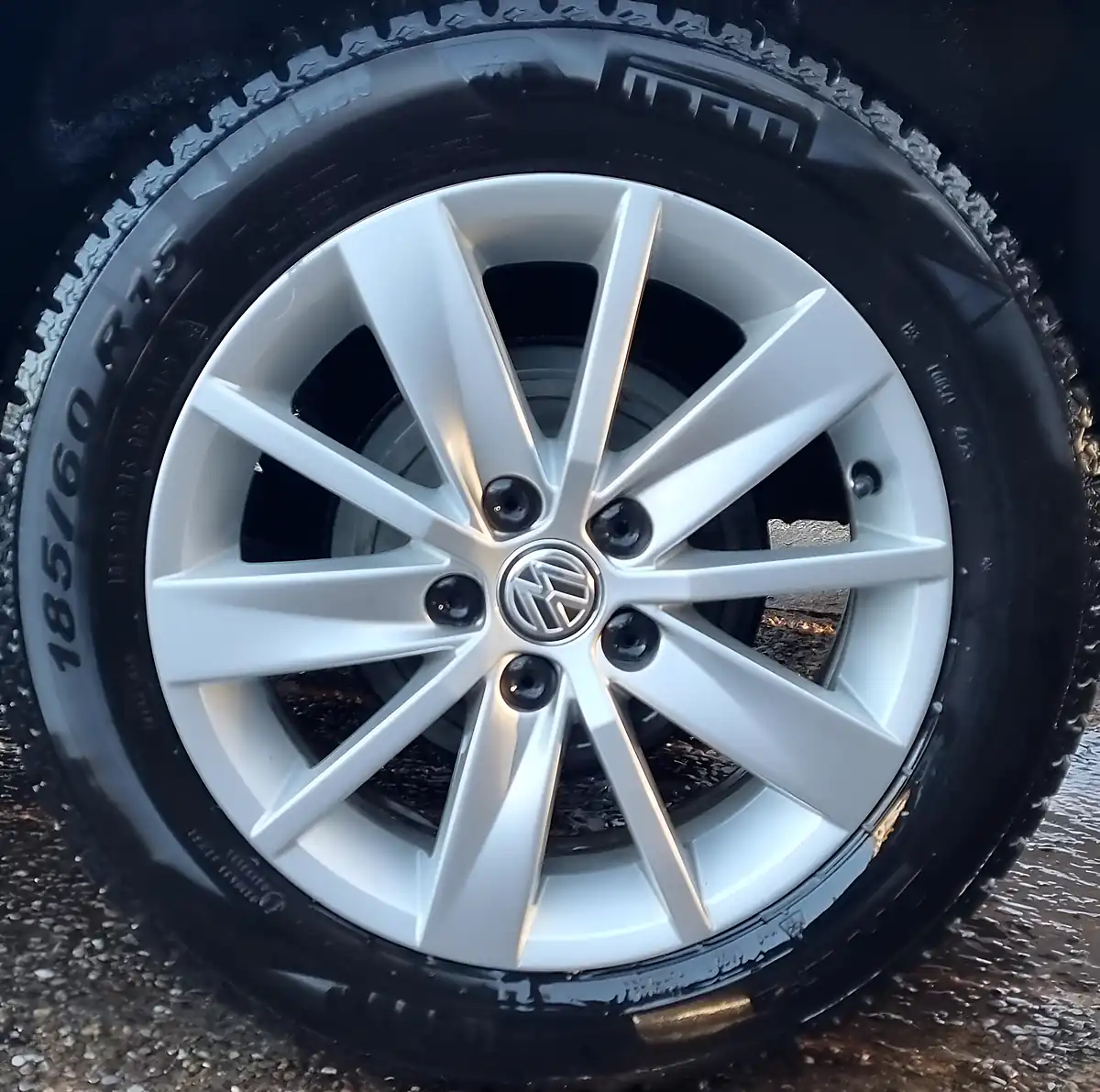 Used 2015 Volkswagen Polo Bluemotion Tech Se Blue - Interior and Exterior details 16