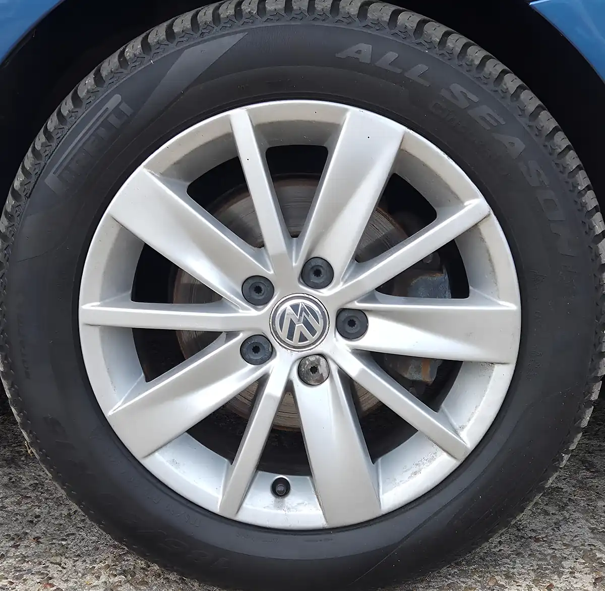 Used 2015 Volkswagen Polo Bluemotion Tech Se Blue - Interior and Exterior details 18