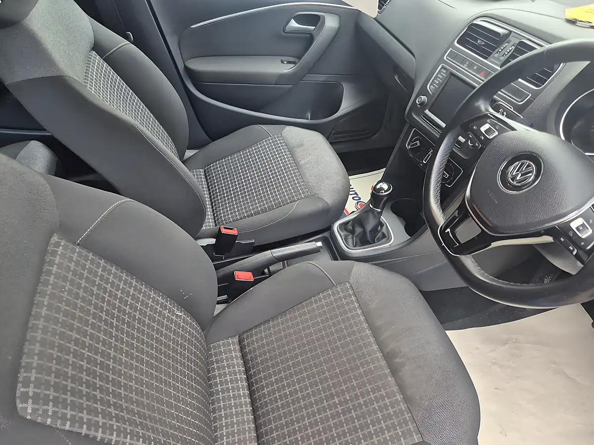 Used 2015 Volkswagen Polo Bluemotion Tech Se Blue - Interior and Exterior details 11