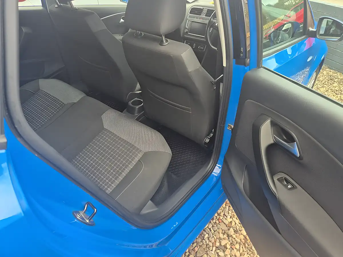 Used 2015 Volkswagen Polo Bluemotion Tech Se Blue - Interior and Exterior details 18