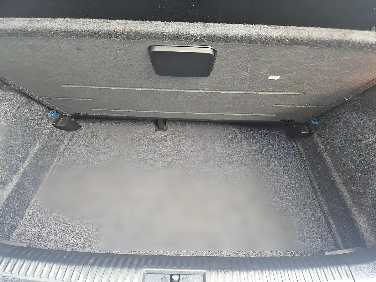 Used 2015 Volkswagen Polo Bluemotion Tech Se Blue - Interior and Exterior details 19