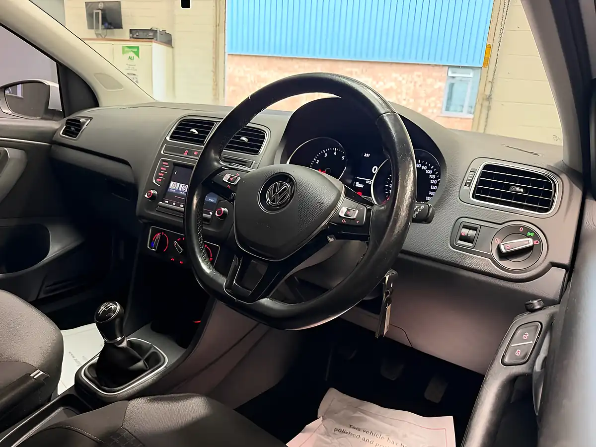 Used 2015 Volkswagen Polo Bluemotion Tech Se Silver - Interior and Exterior details 10