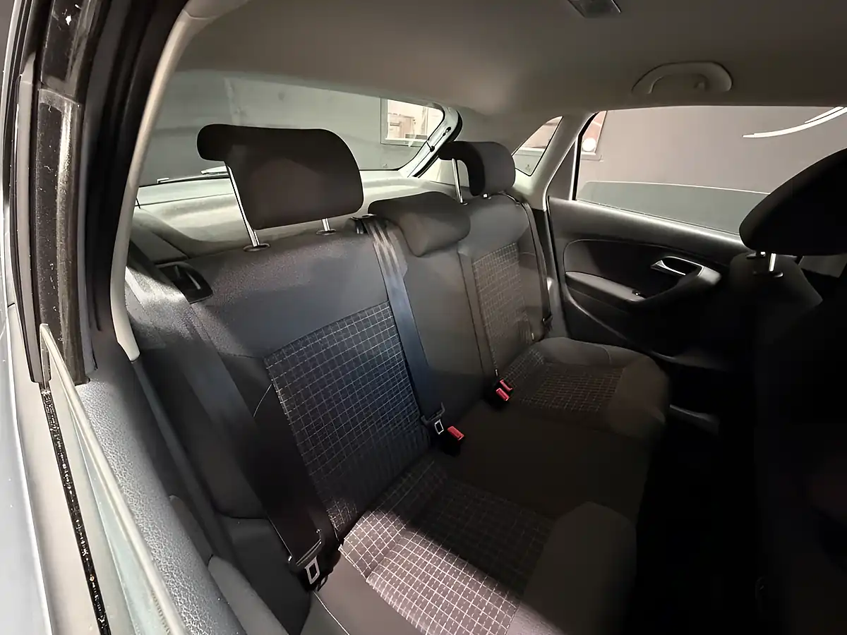 Used 2015 Volkswagen Polo Bluemotion Tech Se Silver - Interior and Exterior details 12