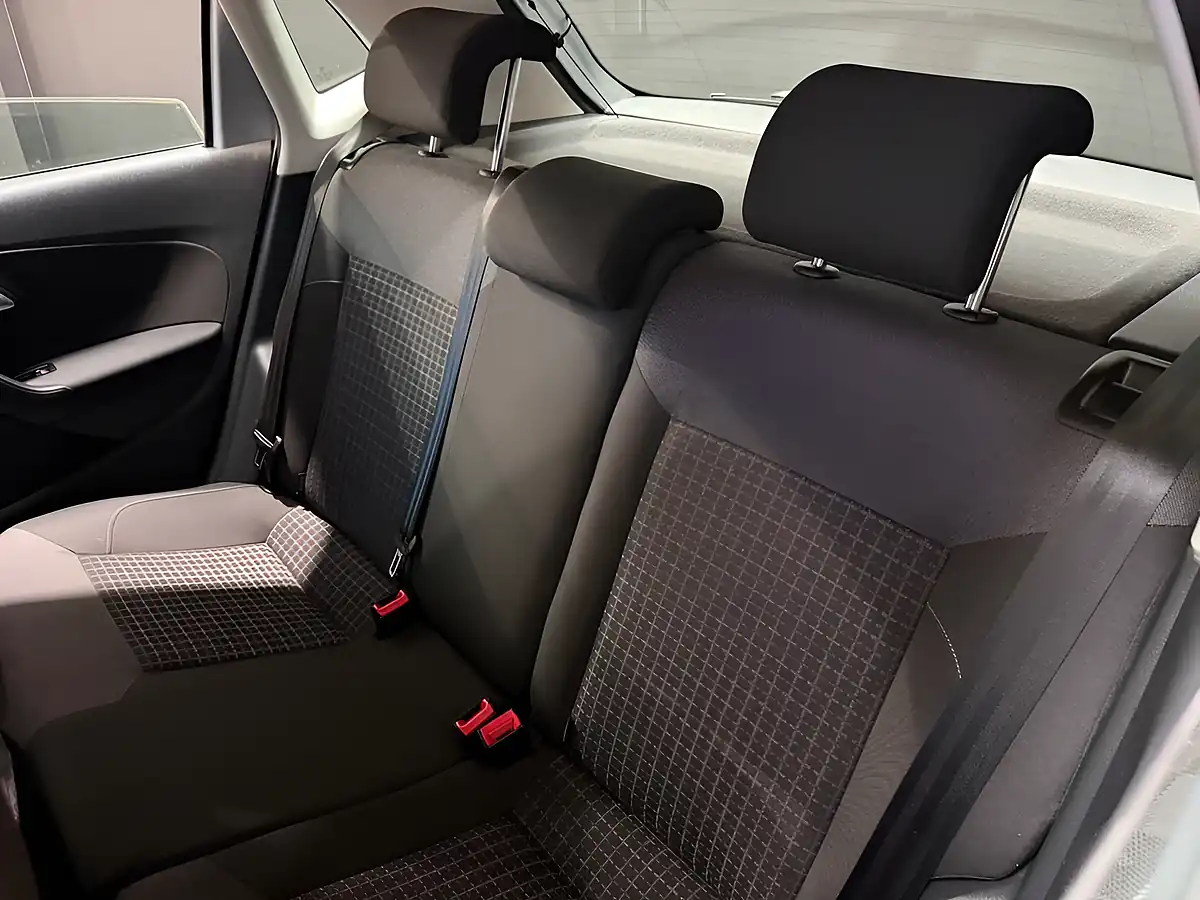 Used 2015 Volkswagen Polo Bluemotion Tech Se Silver - Interior and Exterior details 13