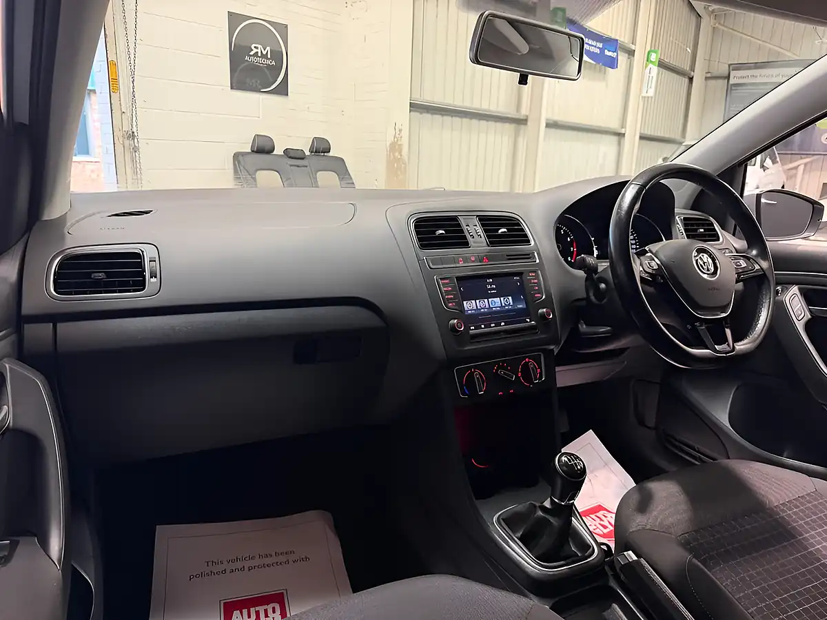 Used 2015 Volkswagen Polo Bluemotion Tech Se Silver - Interior and Exterior details 14