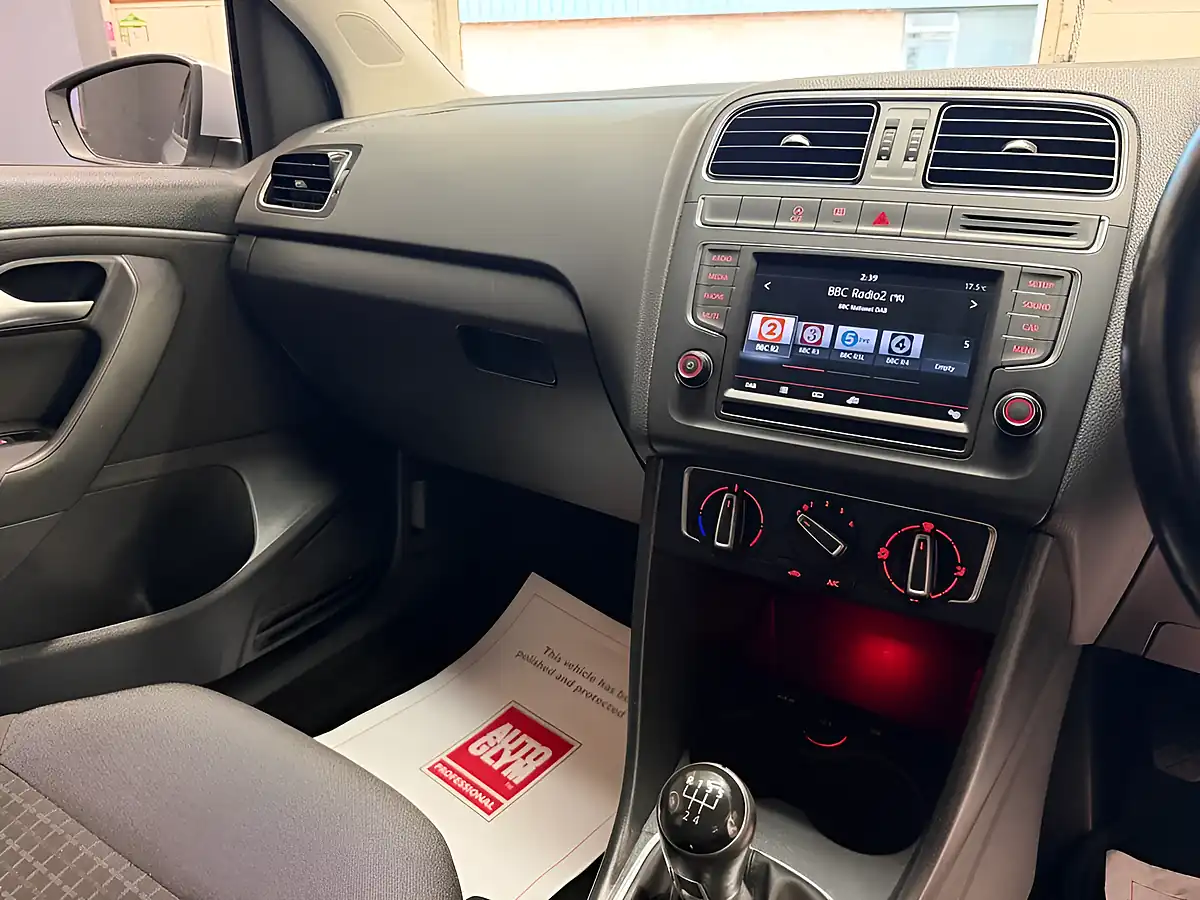 Used 2015 Volkswagen Polo Bluemotion Tech Se Silver - Interior and Exterior details 18