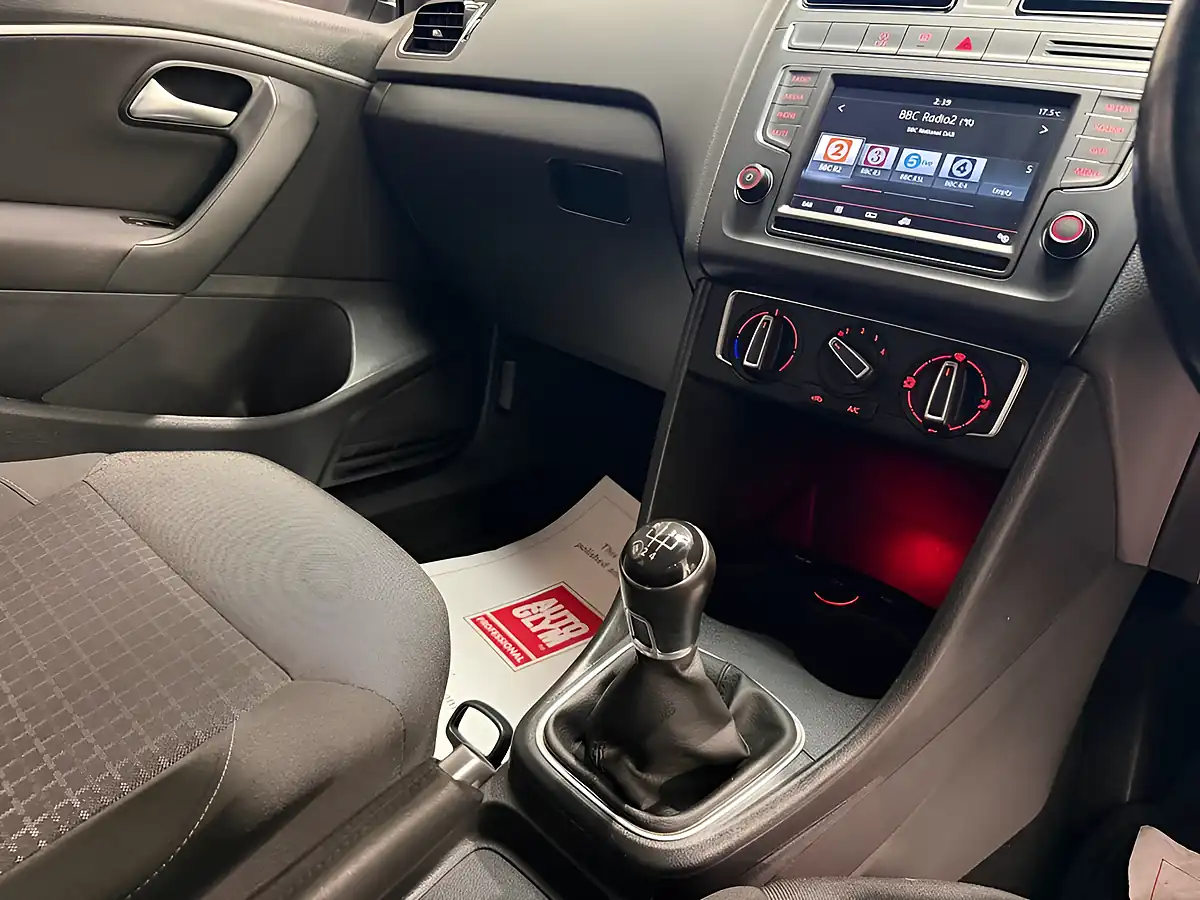 Used 2015 Volkswagen Polo Bluemotion Tech Se Silver - Interior and Exterior details 19