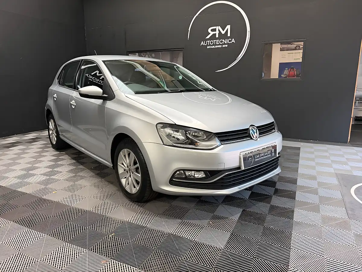 Used 2015 Volkswagen Polo Bluemotion Tech Se Silver - Interior and Exterior details 2