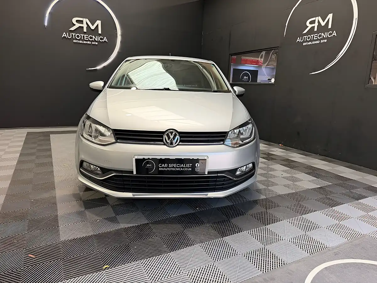 Used 2015 Volkswagen Polo Bluemotion Tech Se Silver - Interior and Exterior details 3