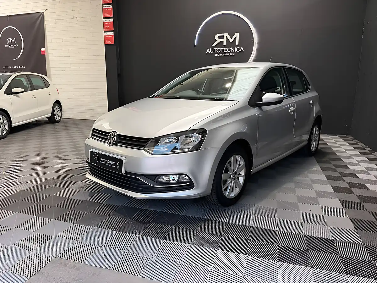 Used 2015 Volkswagen Polo Bluemotion Tech Se Silver - Interior and Exterior details 4