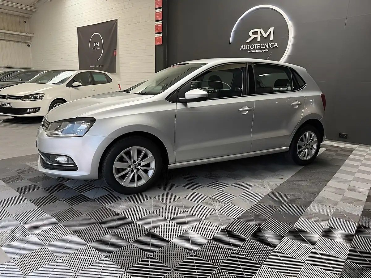 Used 2015 Volkswagen Polo Bluemotion Tech Se Silver - Interior and Exterior details 5