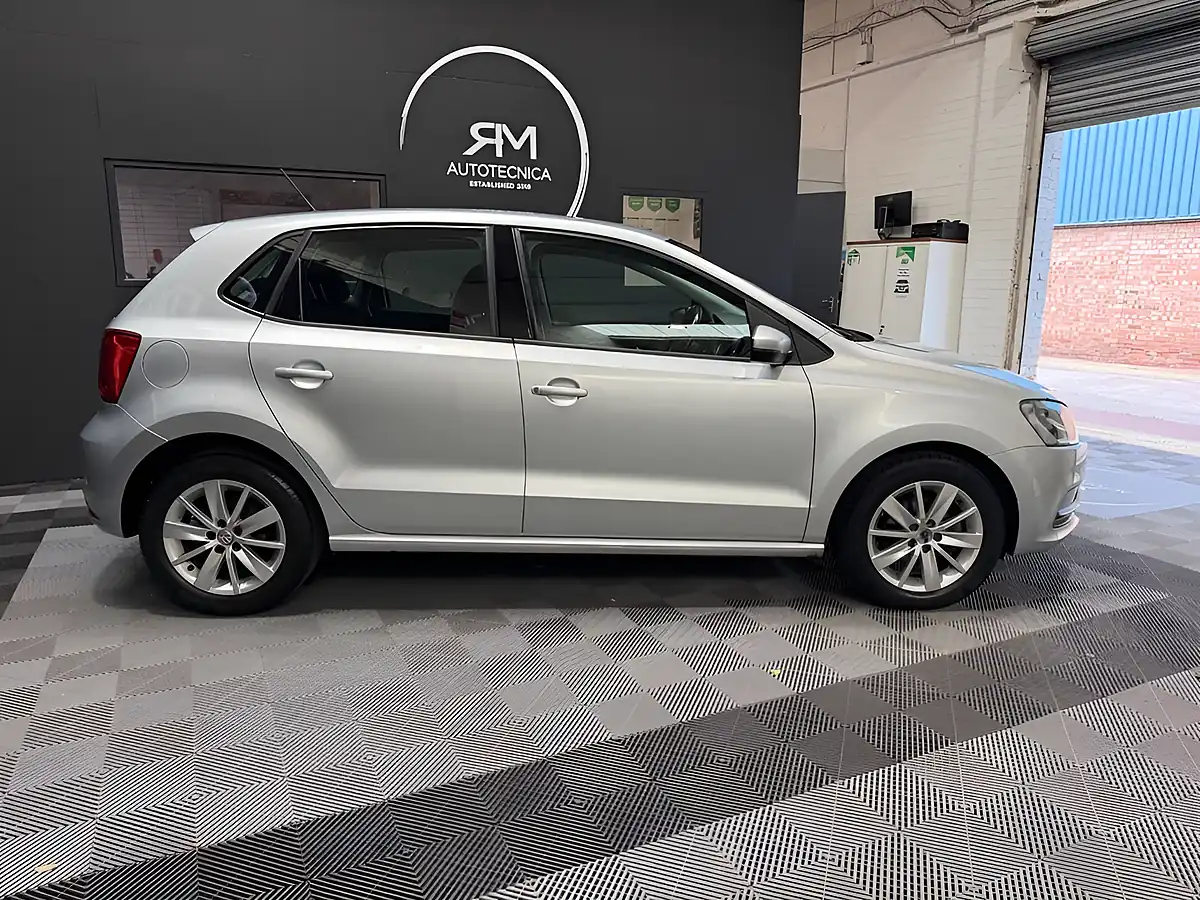 Used 2015 Volkswagen Polo Bluemotion Tech Se Silver - Interior and Exterior details 6