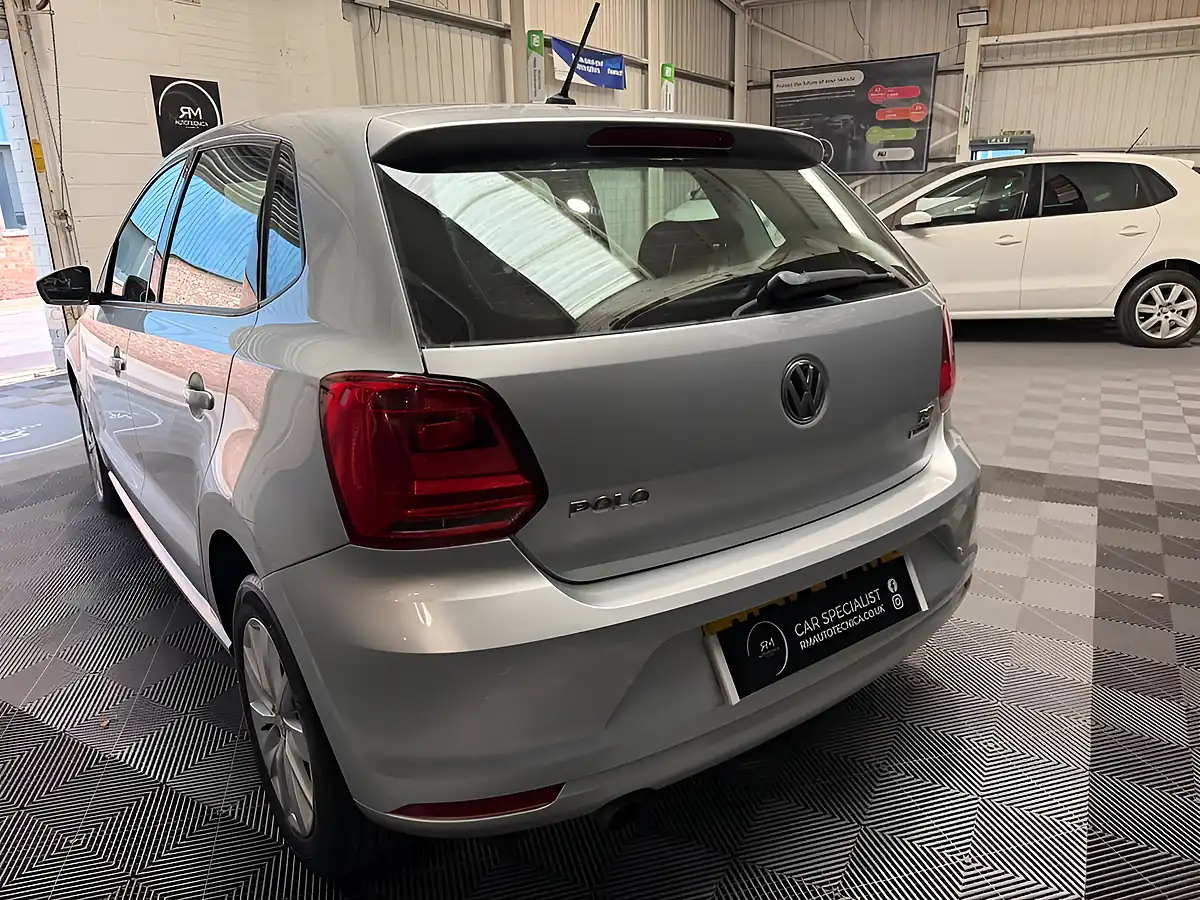 Used 2015 Volkswagen Polo Bluemotion Tech Se Silver - Interior and Exterior details 7