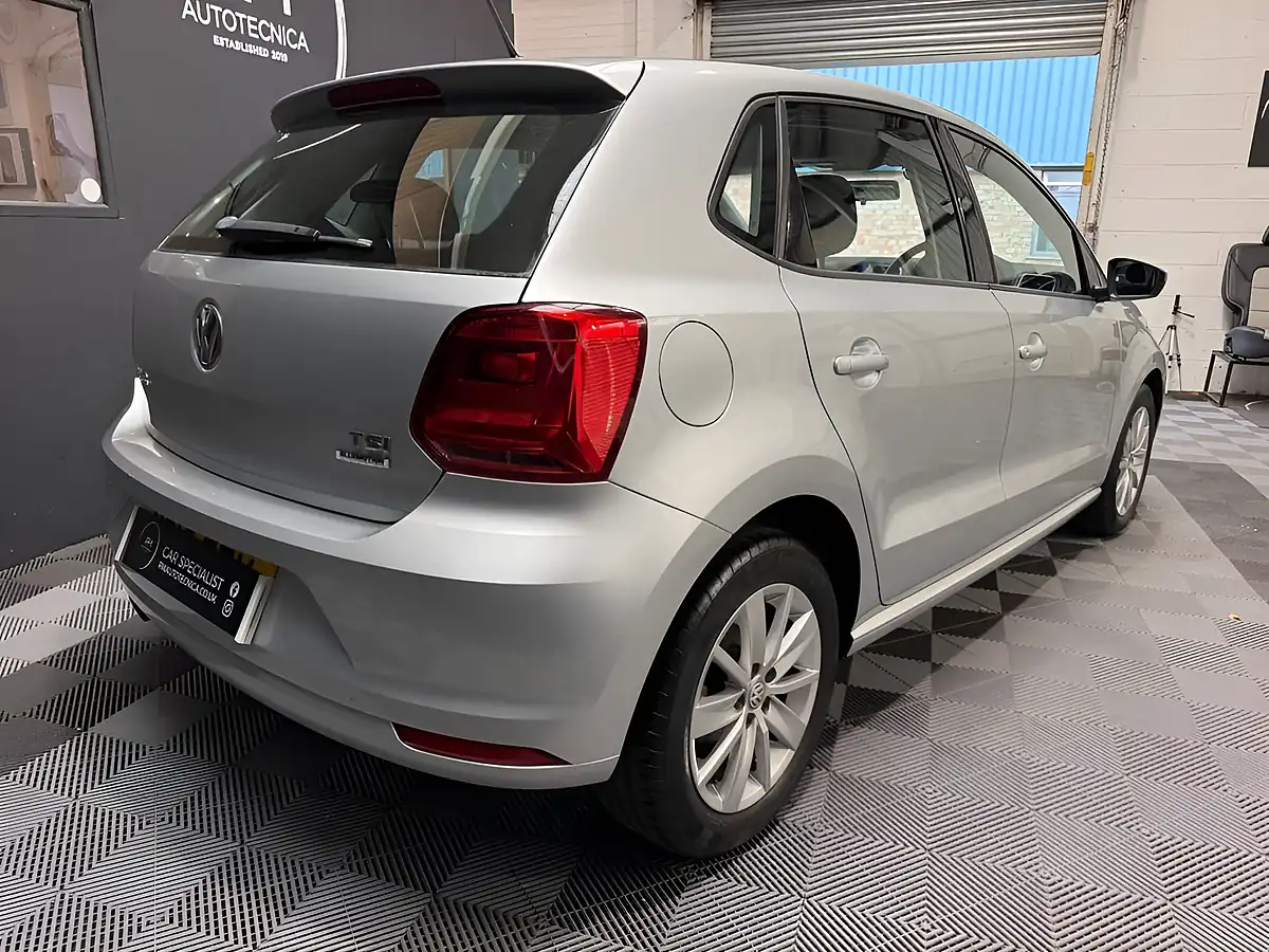 Used 2015 Volkswagen Polo Bluemotion Tech Se Silver - Interior and Exterior details 9