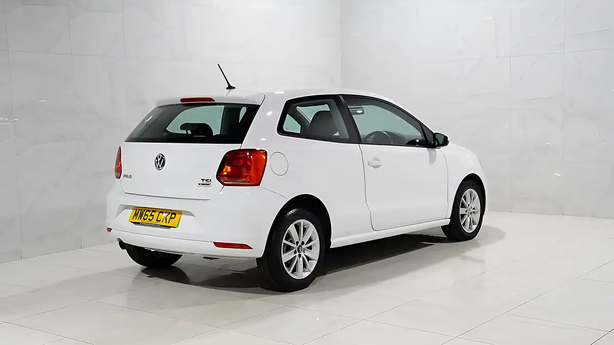 Used 2015 Volkswagen Polo Bluemotion Tech Se White - Interior and Exterior details 5