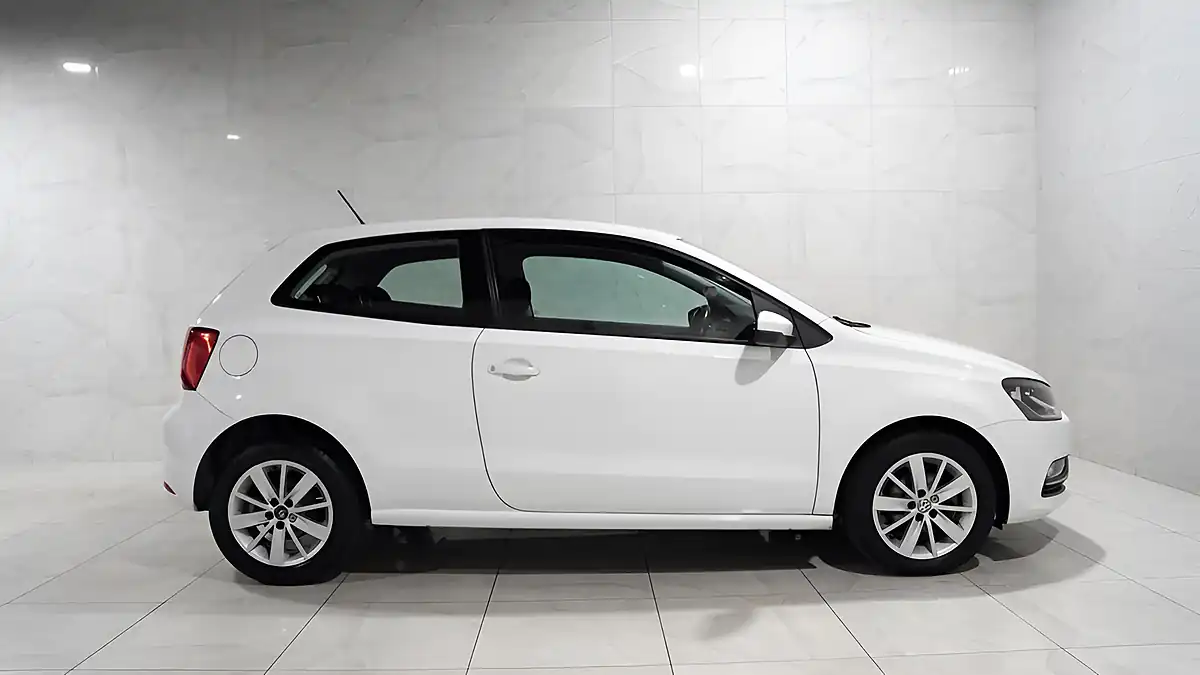Used 2015 Volkswagen Polo Bluemotion Tech Se White - Interior and Exterior details 6