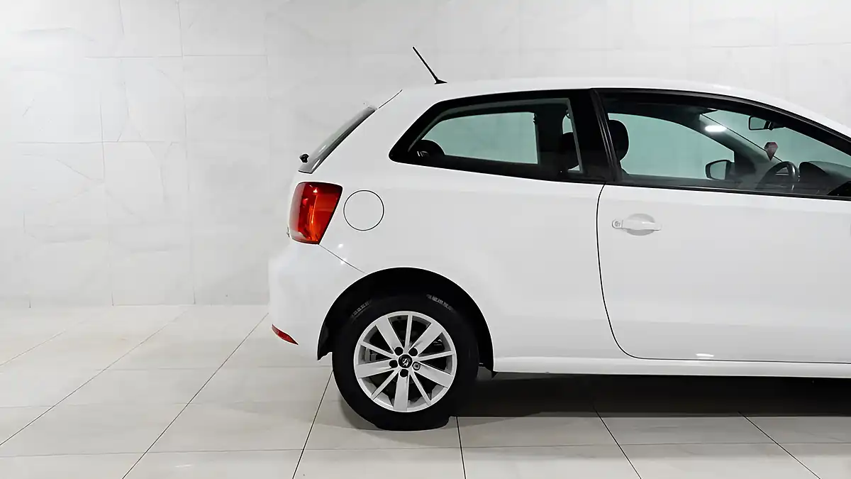 Used 2015 Volkswagen Polo Bluemotion Tech Se White - Interior and Exterior details 7