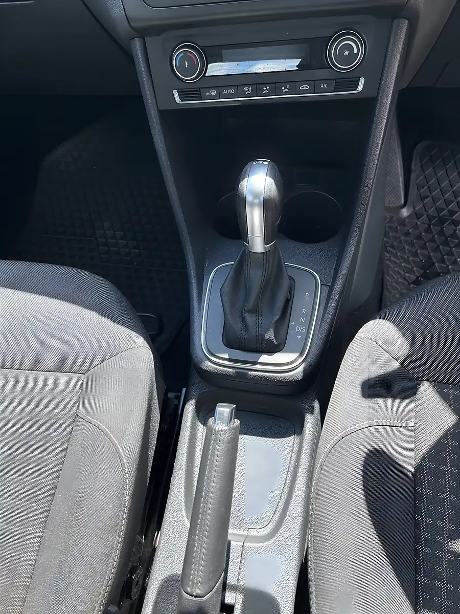 Used 2015 Volkswagen Polo Bluemotion Technology White - Interior and Exterior details 10