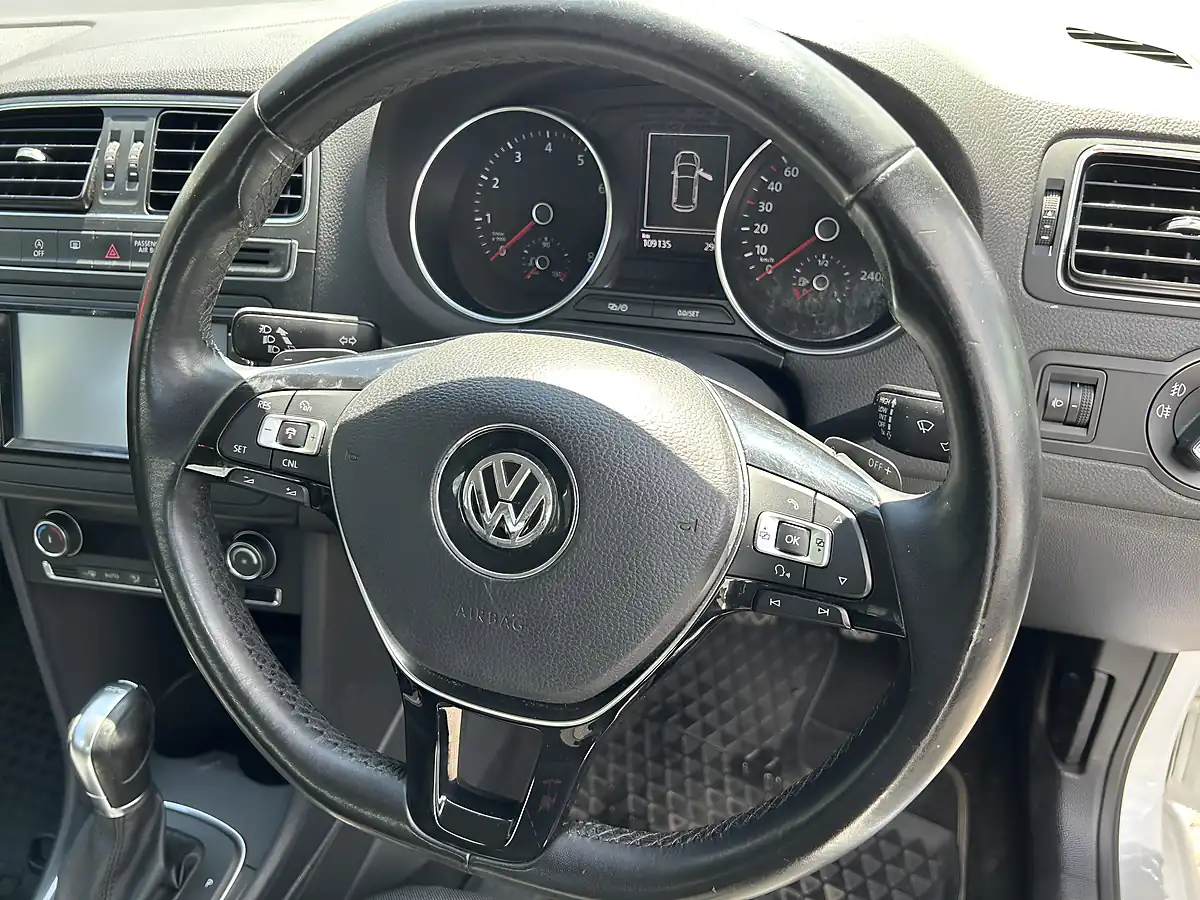 Used 2015 Volkswagen Polo Bluemotion Technology White - Interior and Exterior details 9