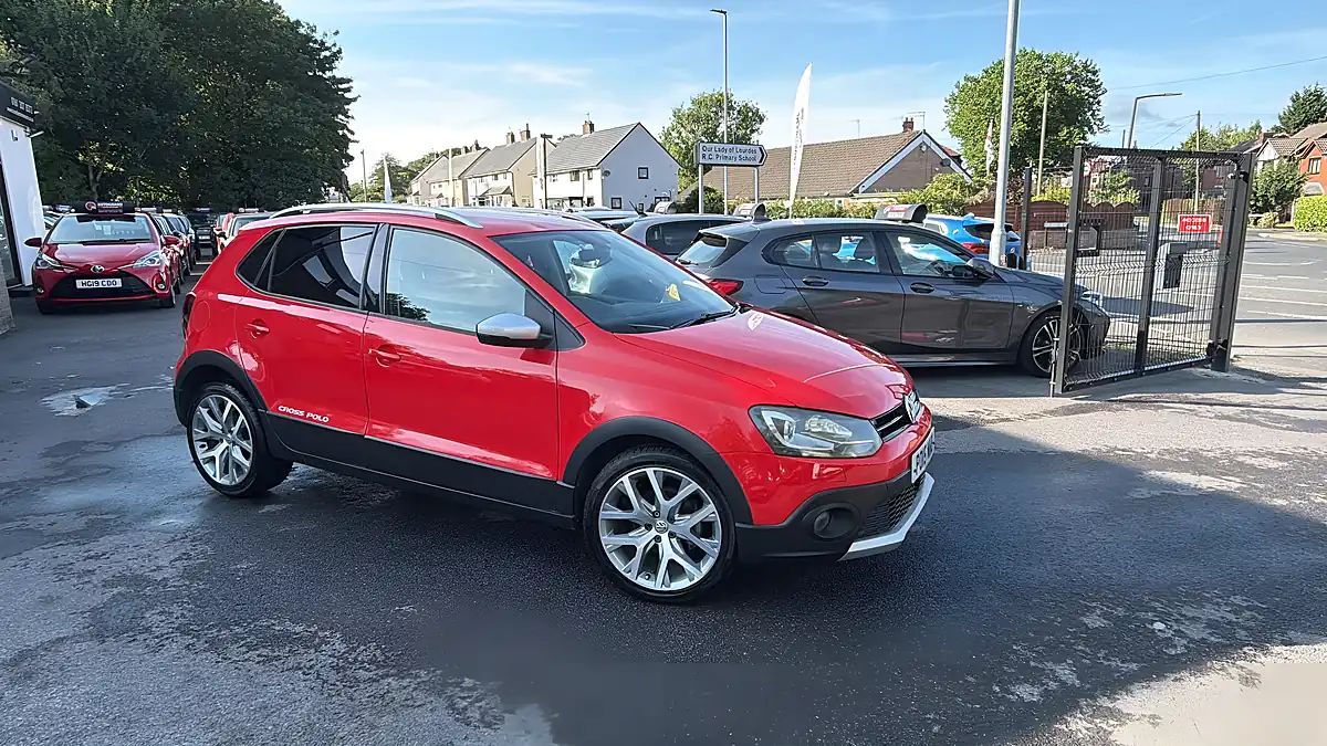 Used 2015 Volkswagen Polo Cross Se Flash Red - Front View