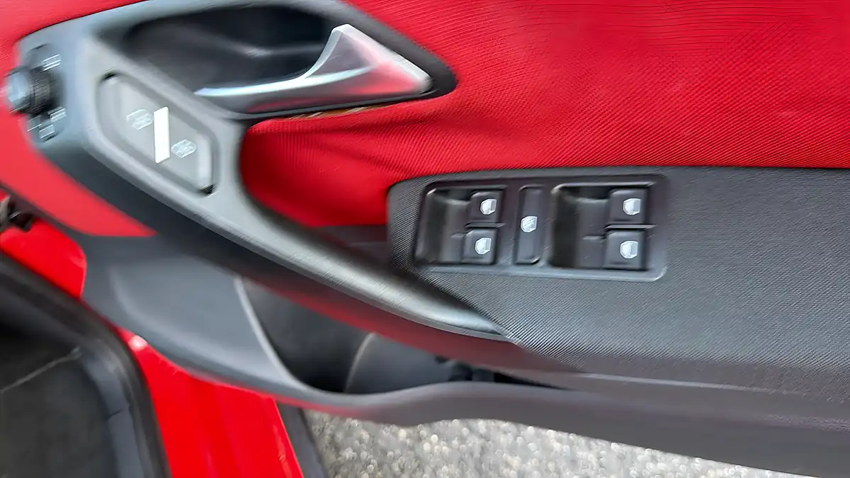 Used 2015 Volkswagen Polo Cross Se Flash Red - Interior and Exterior details 9