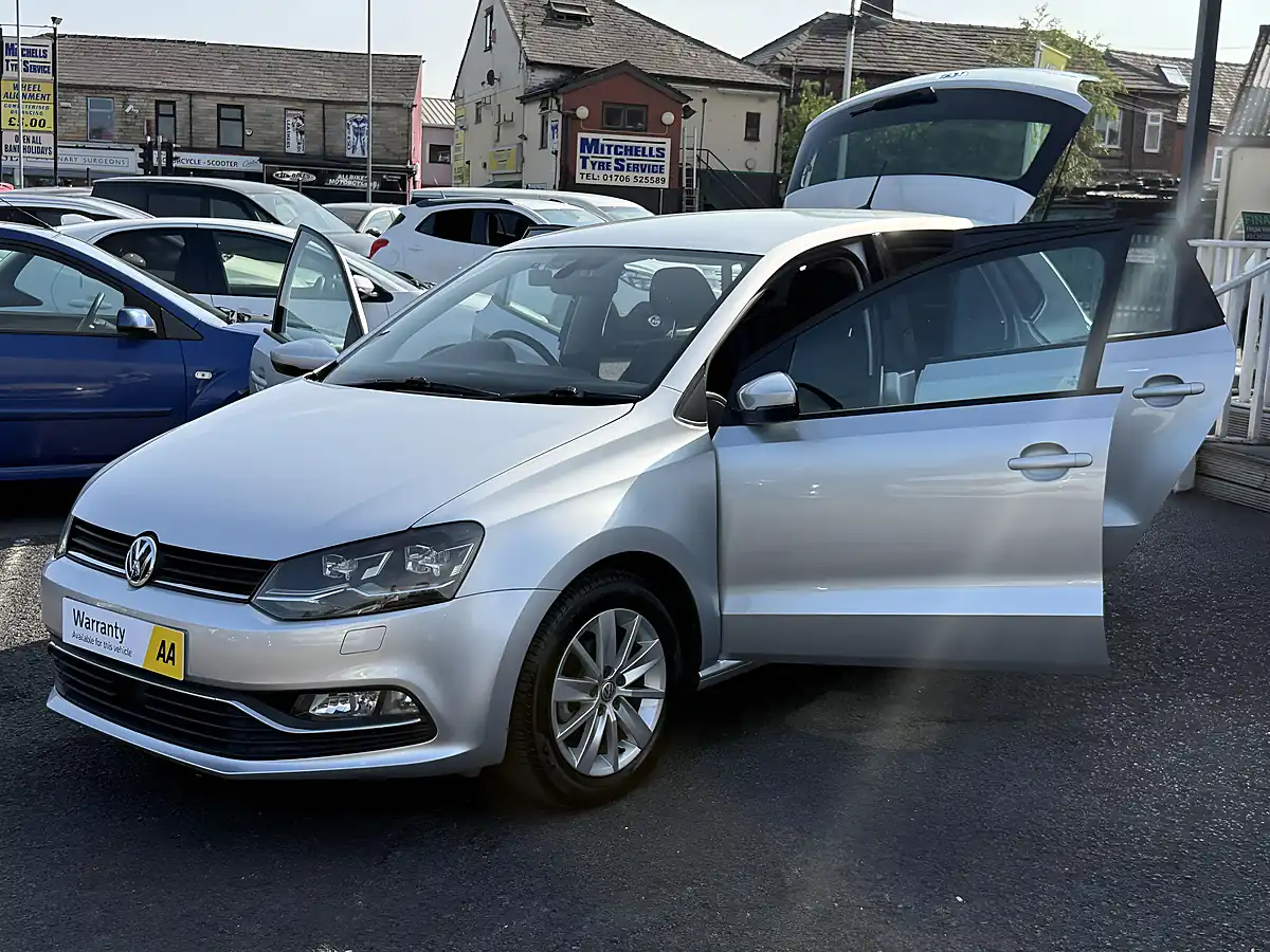 Used 2015 Volkswagen Polo Match Edition Silver - Interior and Exterior details 11