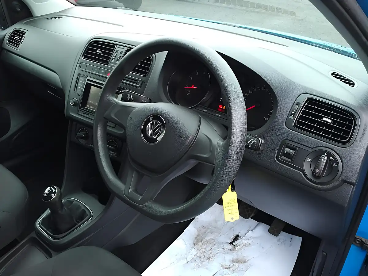 Used 2015 Volkswagen Polo S Blue - Interior and Exterior details 11