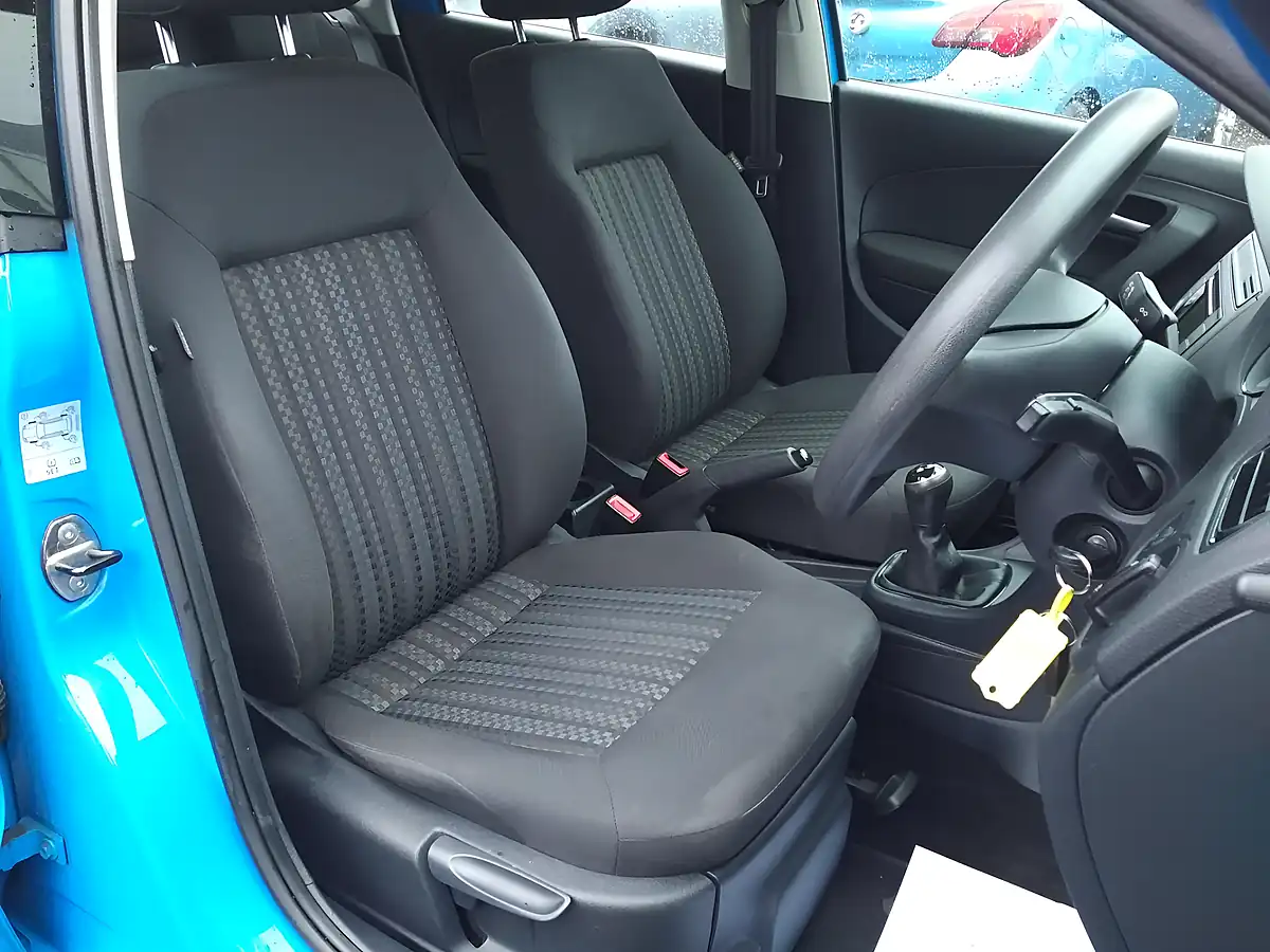 Used 2015 Volkswagen Polo S Blue - Interior and Exterior details 12