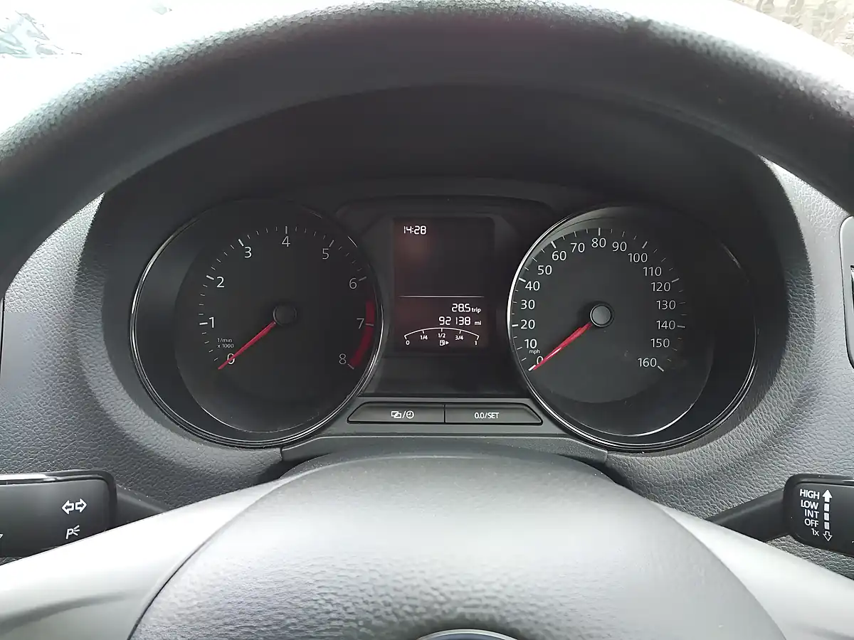 Used 2015 Volkswagen Polo S Blue - Interior and Exterior details 16